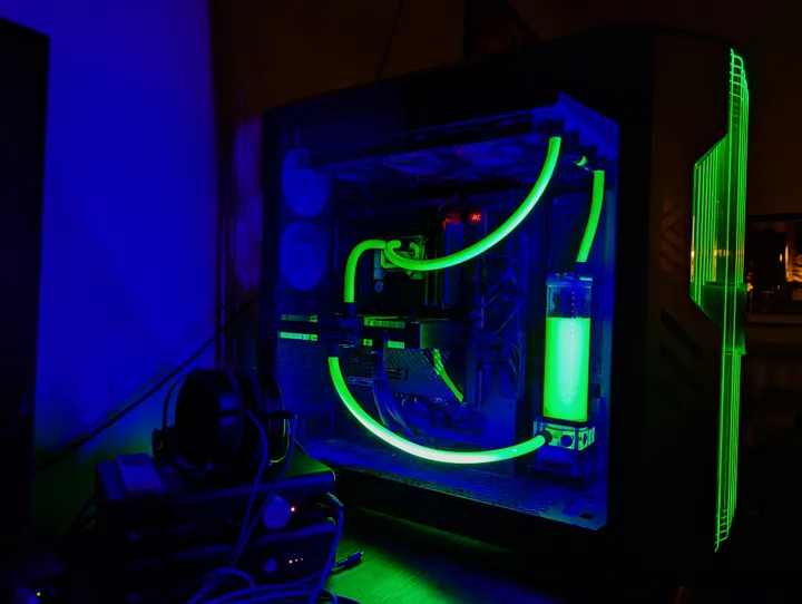 [Intel 13900k] [Nvidia 4090] [ASUS Maximus Z790 Extreme] [64GB RAM] [5TB NVMe]